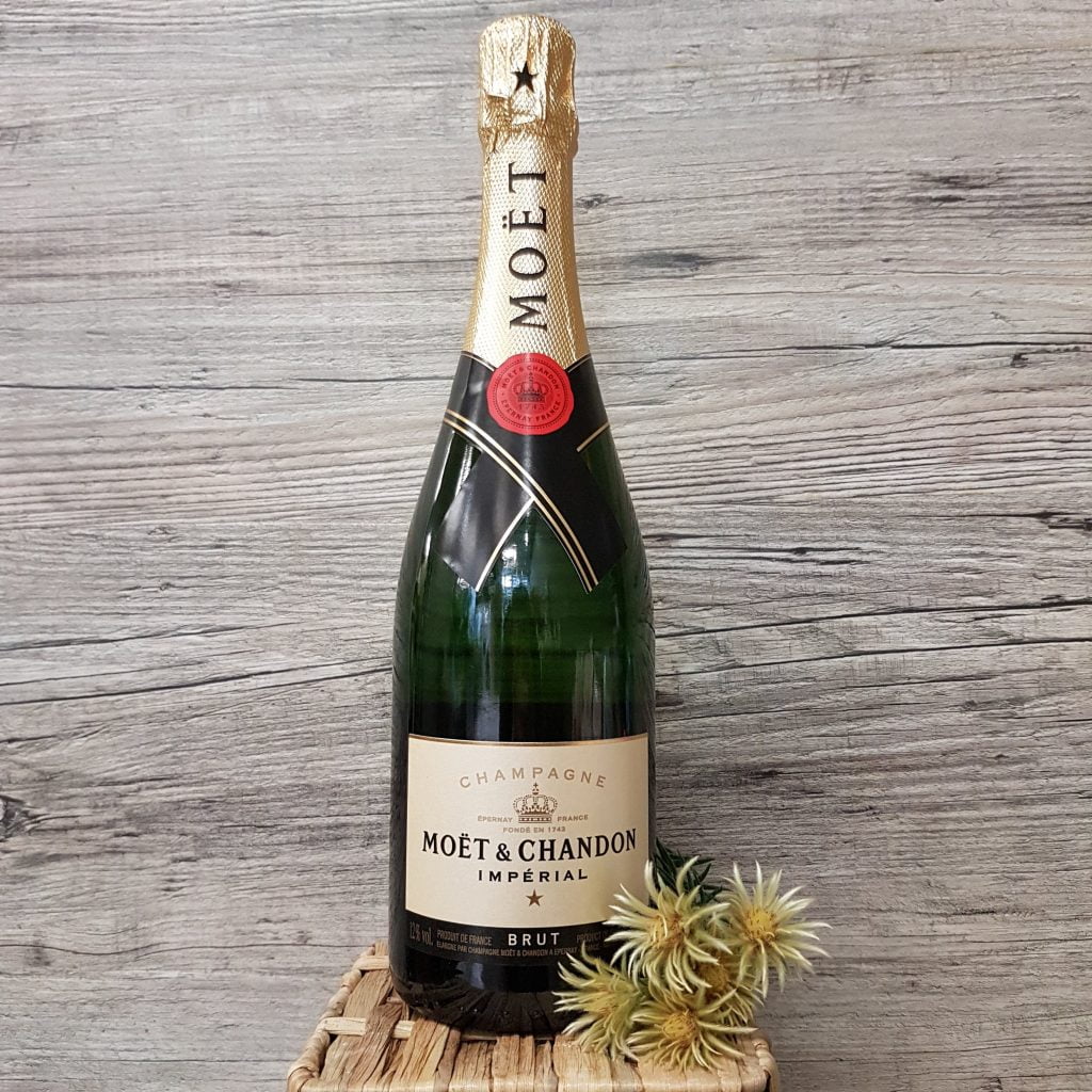 Доставка шампанского. Эперне moet & Chandon. Шампанское Crystal moet. Шампанское френч. Шампанское французское френч.