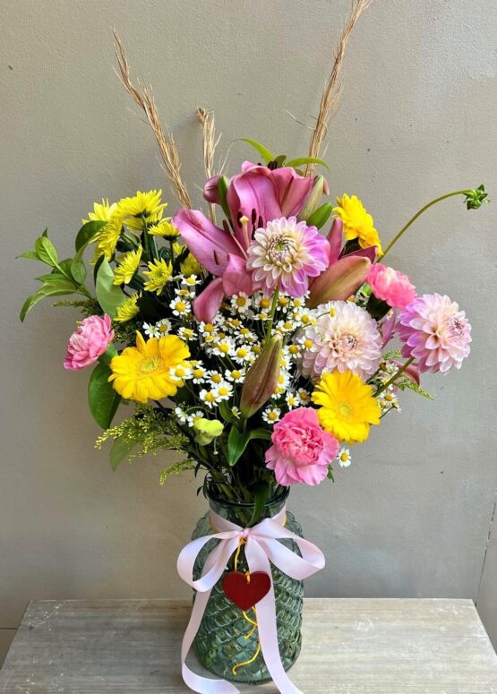 Pretty Bouquet in vase - large